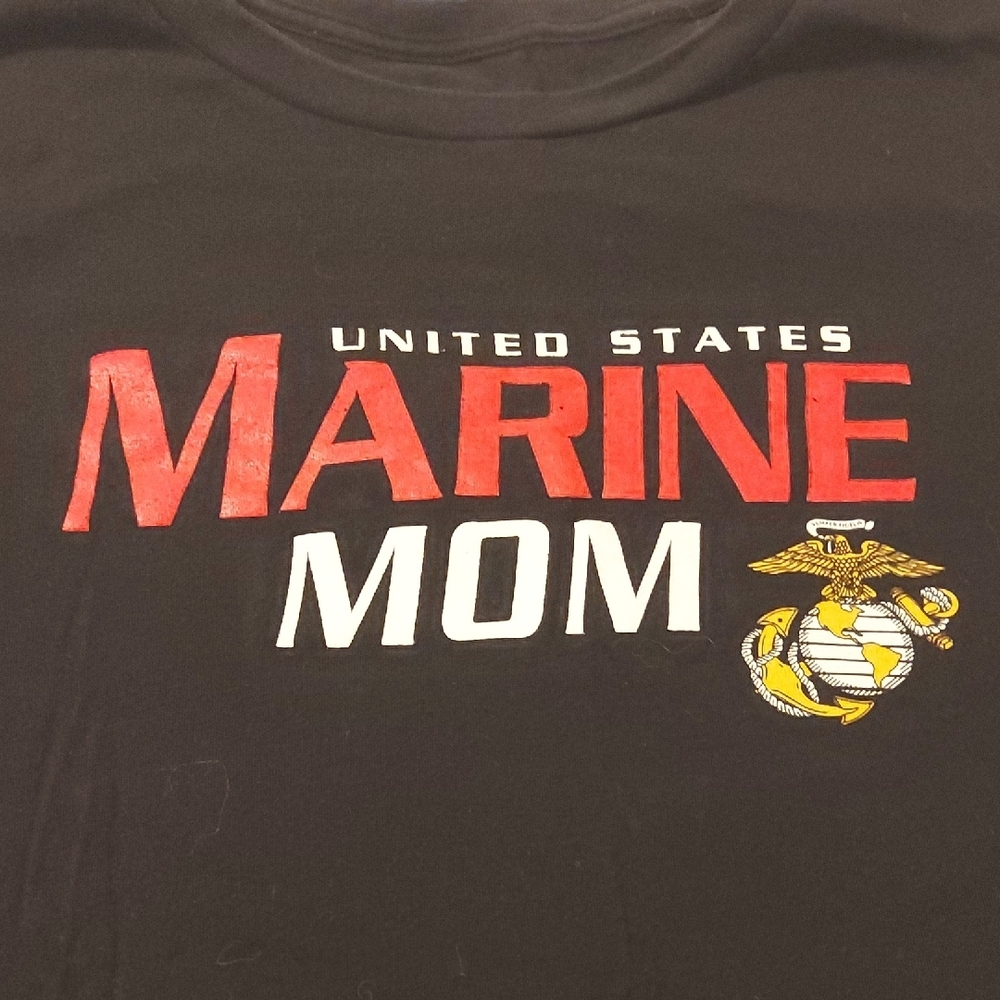 United States Marine Mom Black T-Shirt